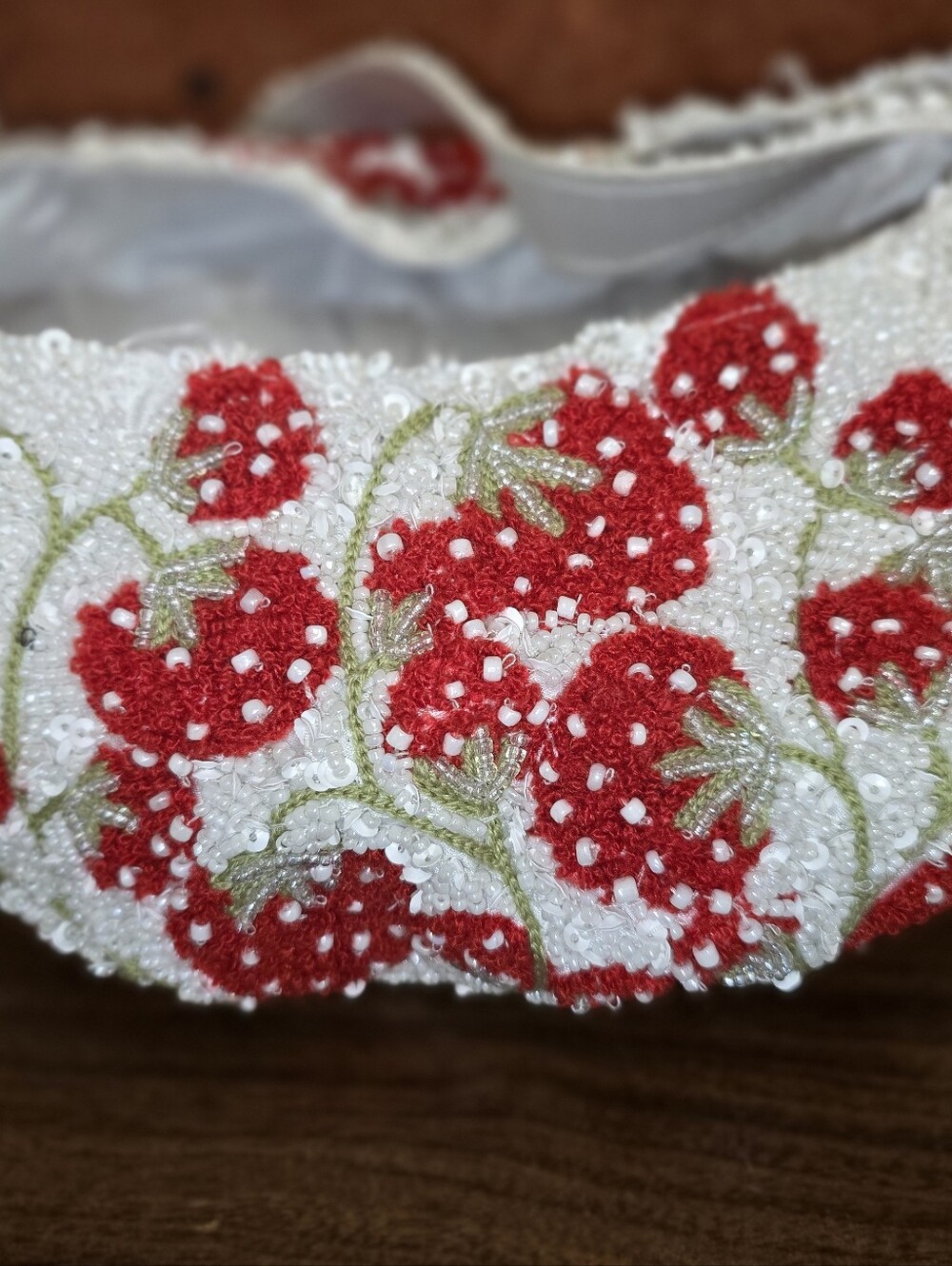 Viral Handcrafted Strawberry Beaded Shoulder Bag Purse Cottagecore NWT - Picture 3 of 14